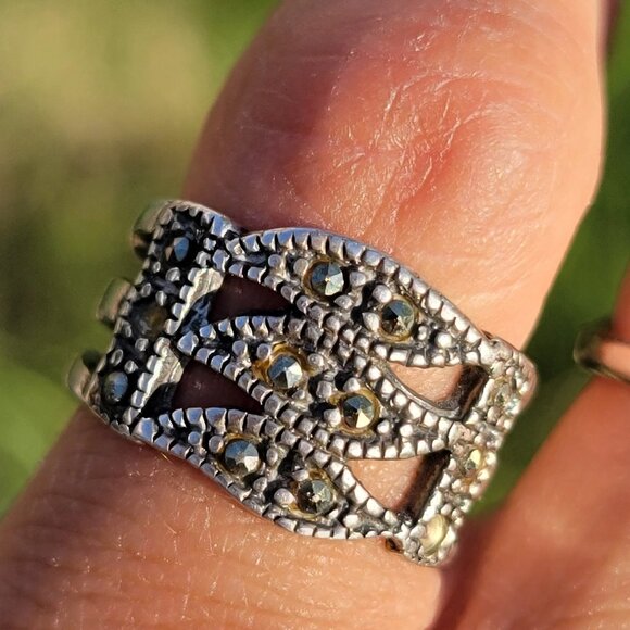 Vintage 925 sterling silver Art Deco style swirl marcasite pinky or midi ring - Picture 3 of 16